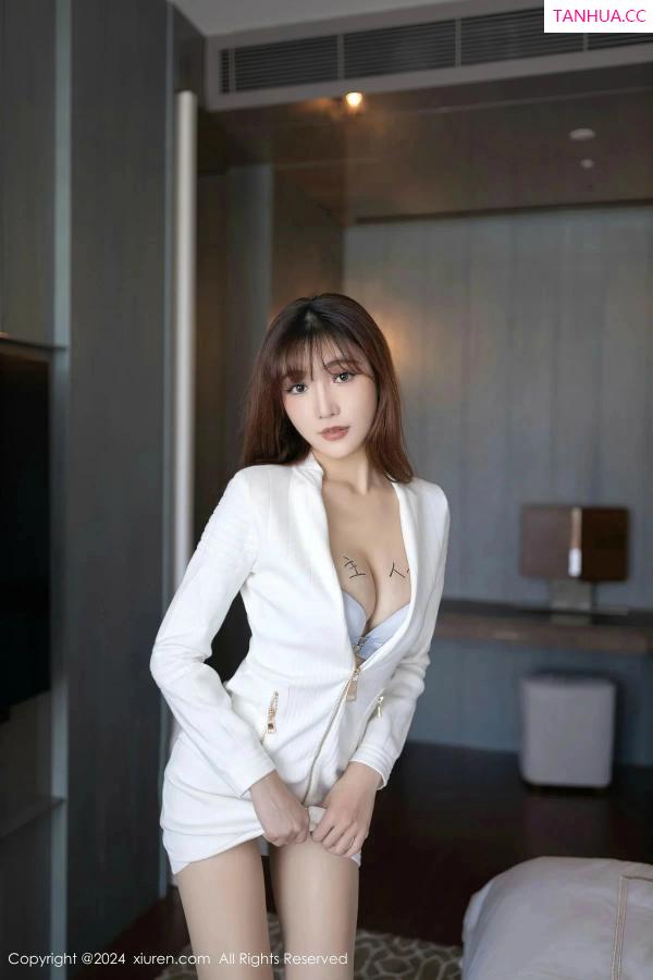 陆萱萱  [XiuRen]高清写真图 2024.03.14 No.8233 陆萱萱 丝袜美腿第21张图片